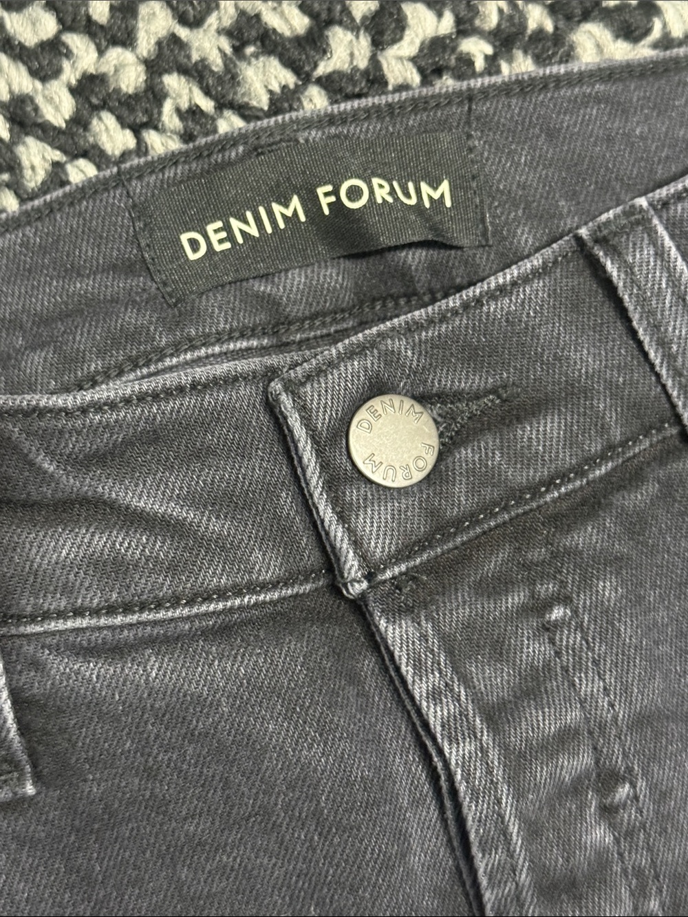 Denim Forum Arlo Hi Rise Cuff Straight Leg Jeans Sz 28 Washed Black Classic - Picture 3 of 9